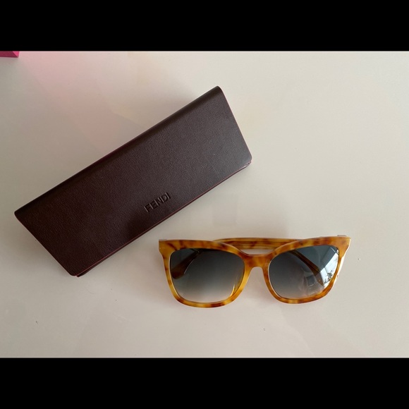 Fendi sunglasses main image 5